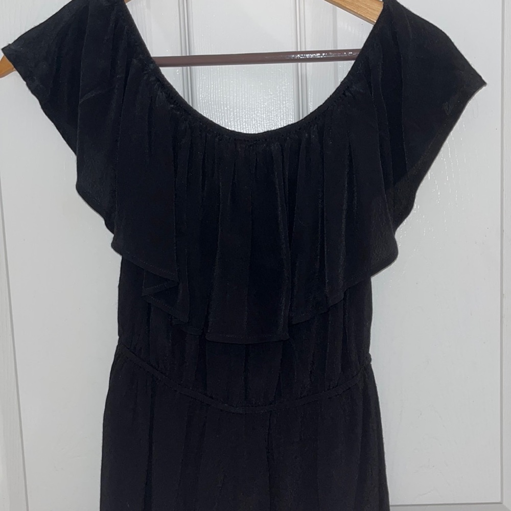 Size small from honey punch. Black romper, off the shoulders, tie in front